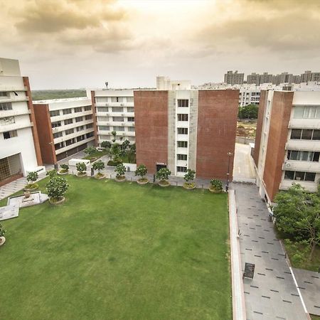 Siara Styles Amba Suites, Gandhinagar Exterior foto