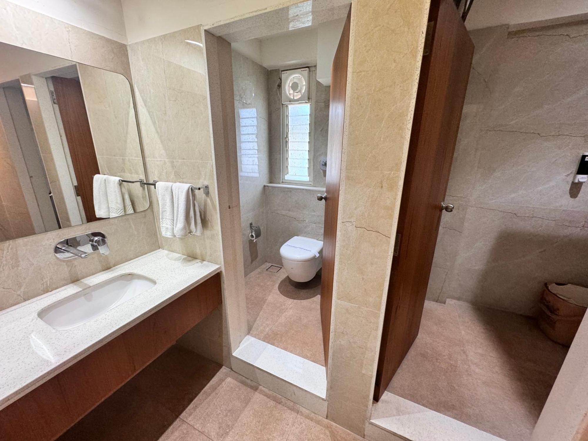 Siara Styles Amba Suites, Gandhinagar Exterior foto
