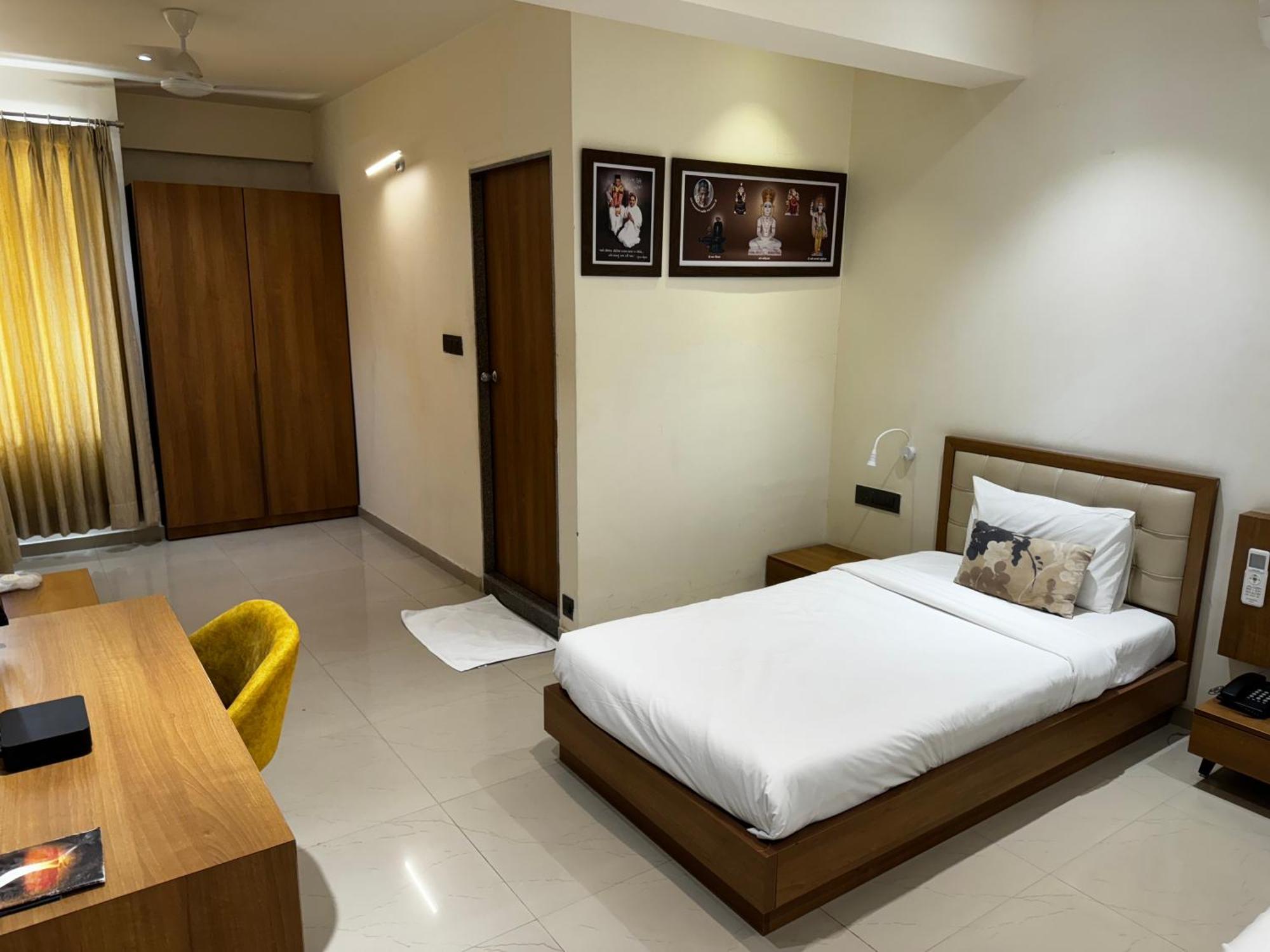 Siara Styles Amba Suites, Gandhinagar Exterior foto