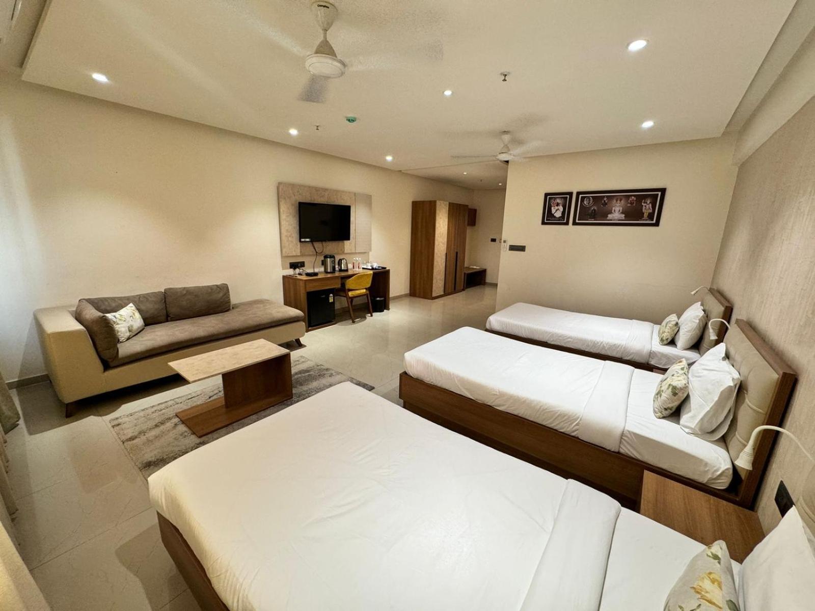 Siara Styles Amba Suites, Gandhinagar Exterior foto