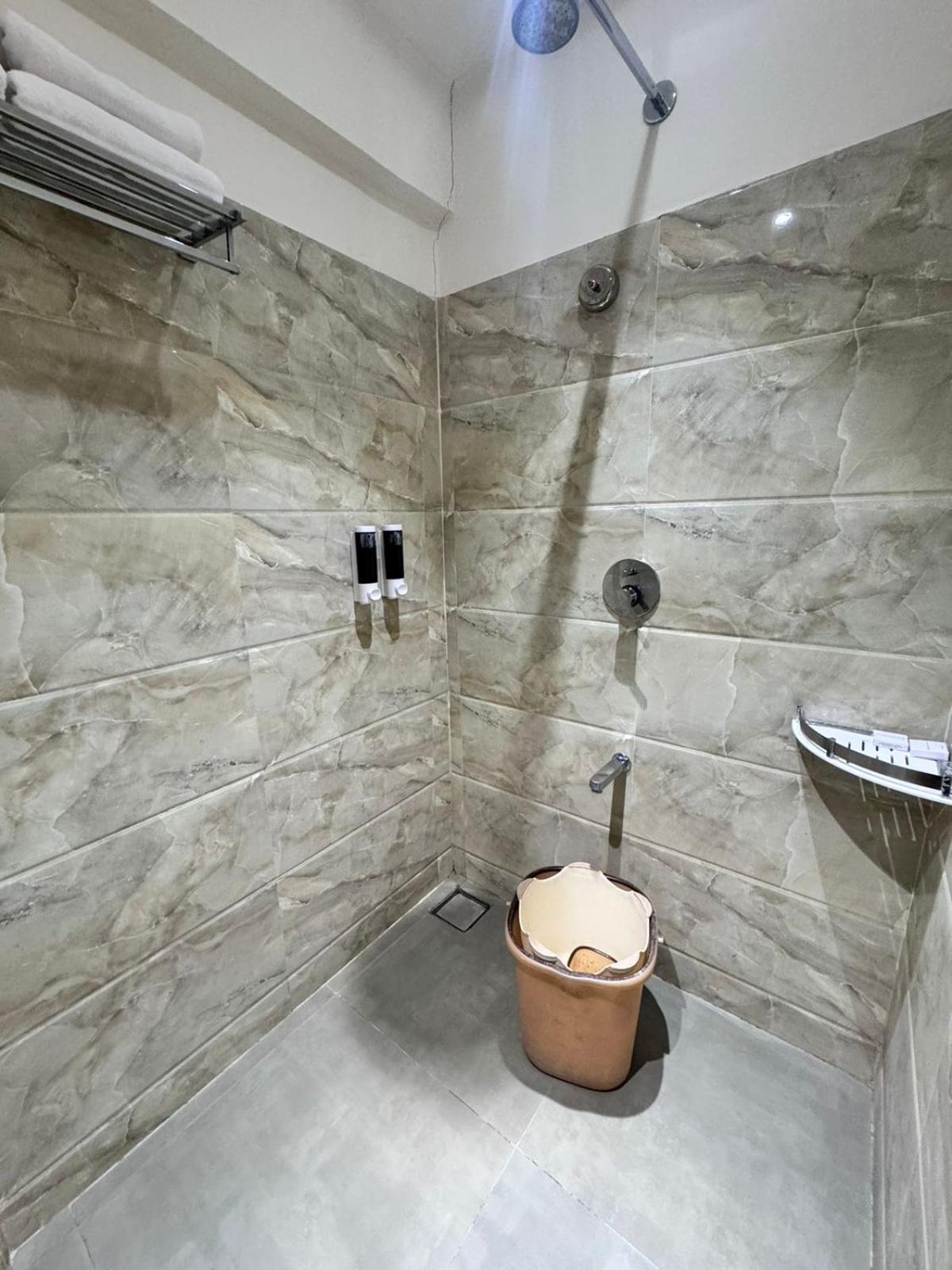 Siara Styles Amba Suites, Gandhinagar Exterior foto