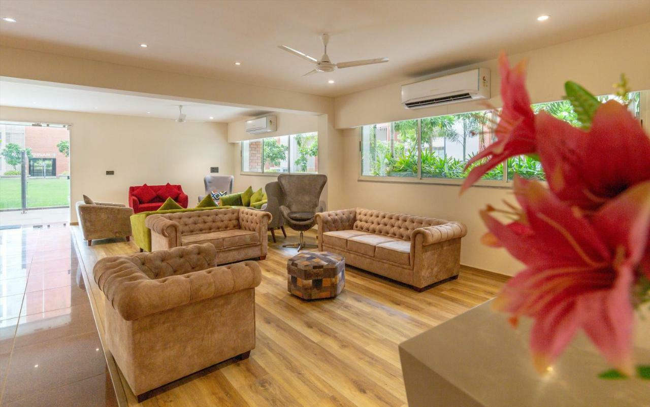 Siara Styles Amba Suites, Gandhinagar Exterior foto